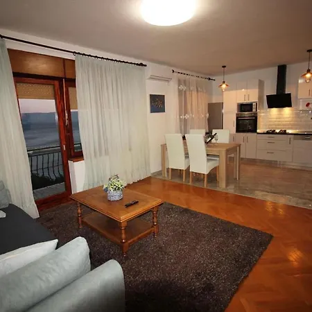 Moderan U Blizini Mora *