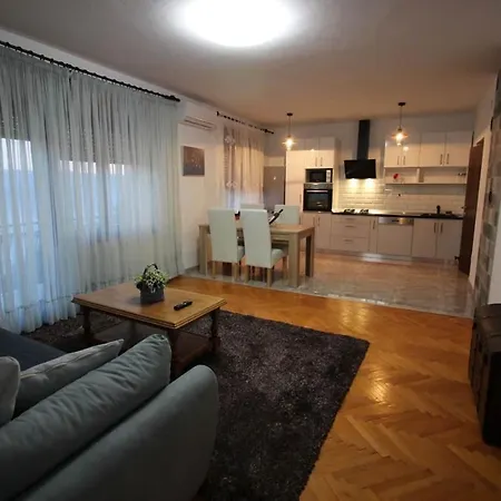 Apartment Moderan U Blizini Mora *