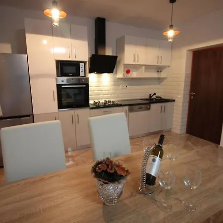 Moderan U Blizini Mora Povile