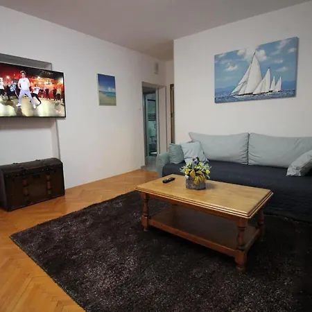 Moderan U Blizini Mora *