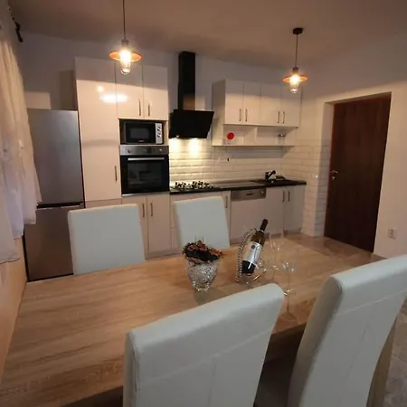Moderan U Blizini Mora Apartman Povile