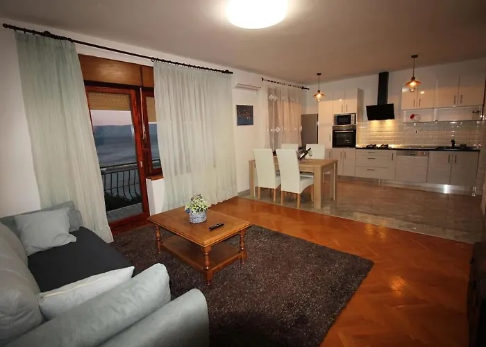 Moderan U Blizini Mora *